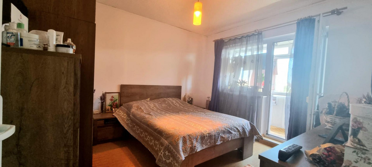 Apartament 3 camere, spațios, decomandat