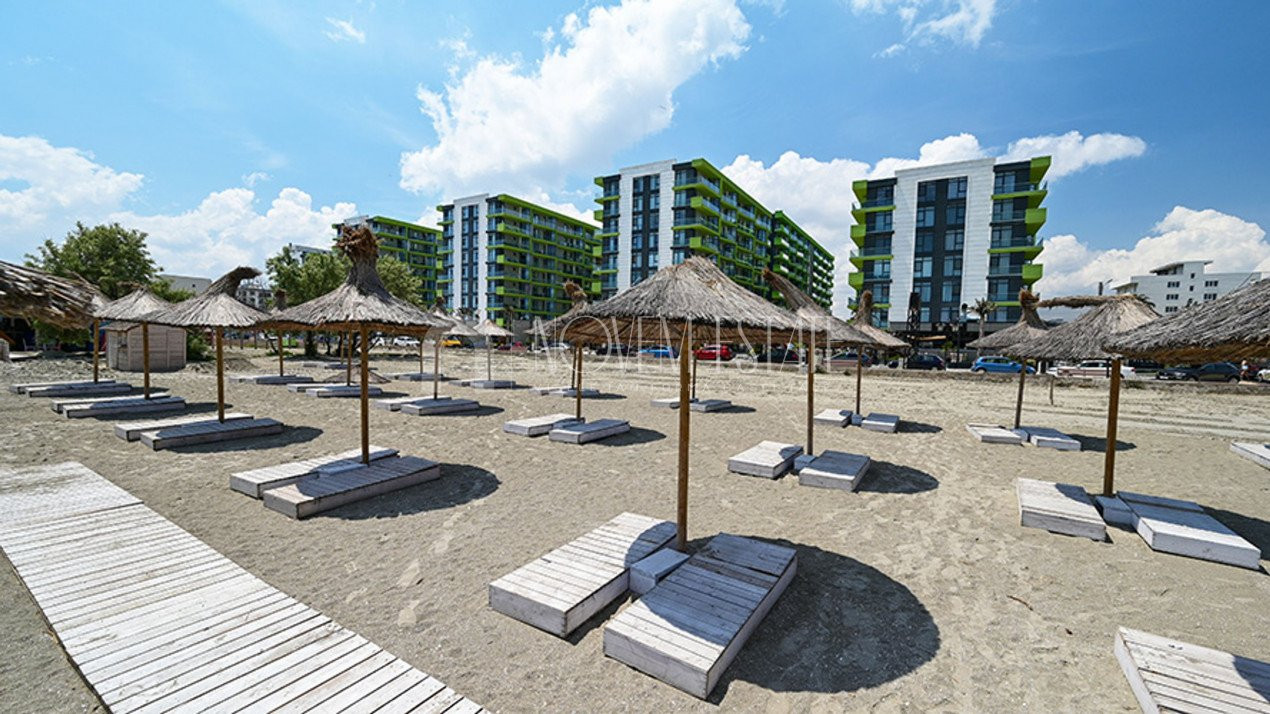 Apartament 2 camere, luminos si cu vedere la mare 