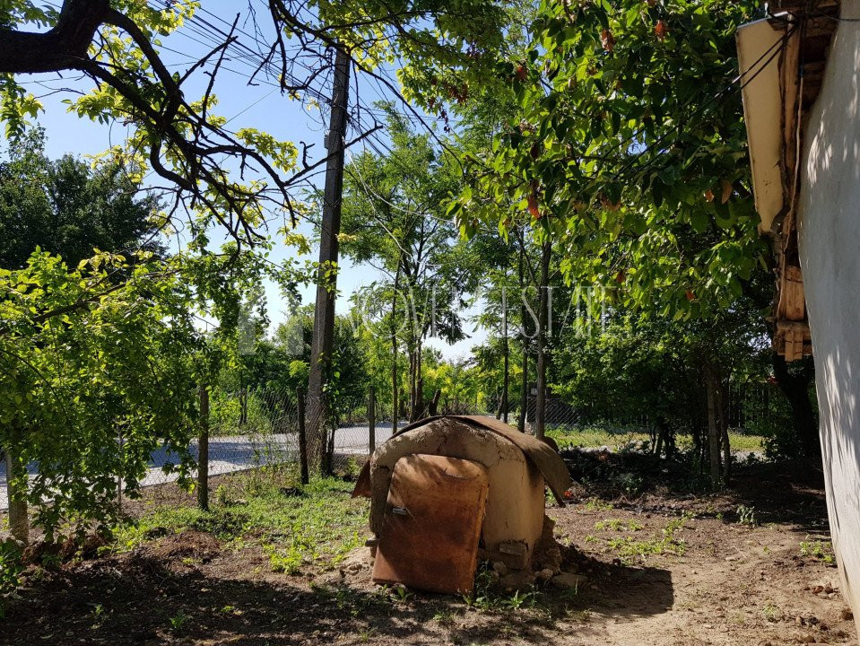 Teren cu suprafata de 2221 mp si locuinta batraneasca, Chirnogeni