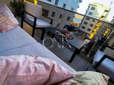 Apartament cu 2 camere – Vedere la mare si decor de poveste pentru fetițe!