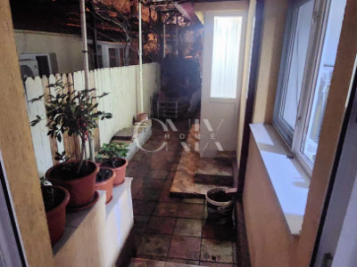 Casa 3 camere, beci, spatiu comercial, zona Coiciu