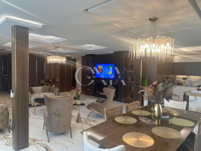 Penthouse futurist situat in Mamaia Nord