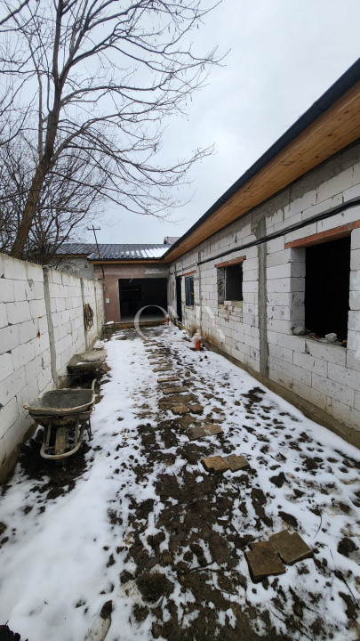 Casa nefinalizata 4 camere , zona Medeea