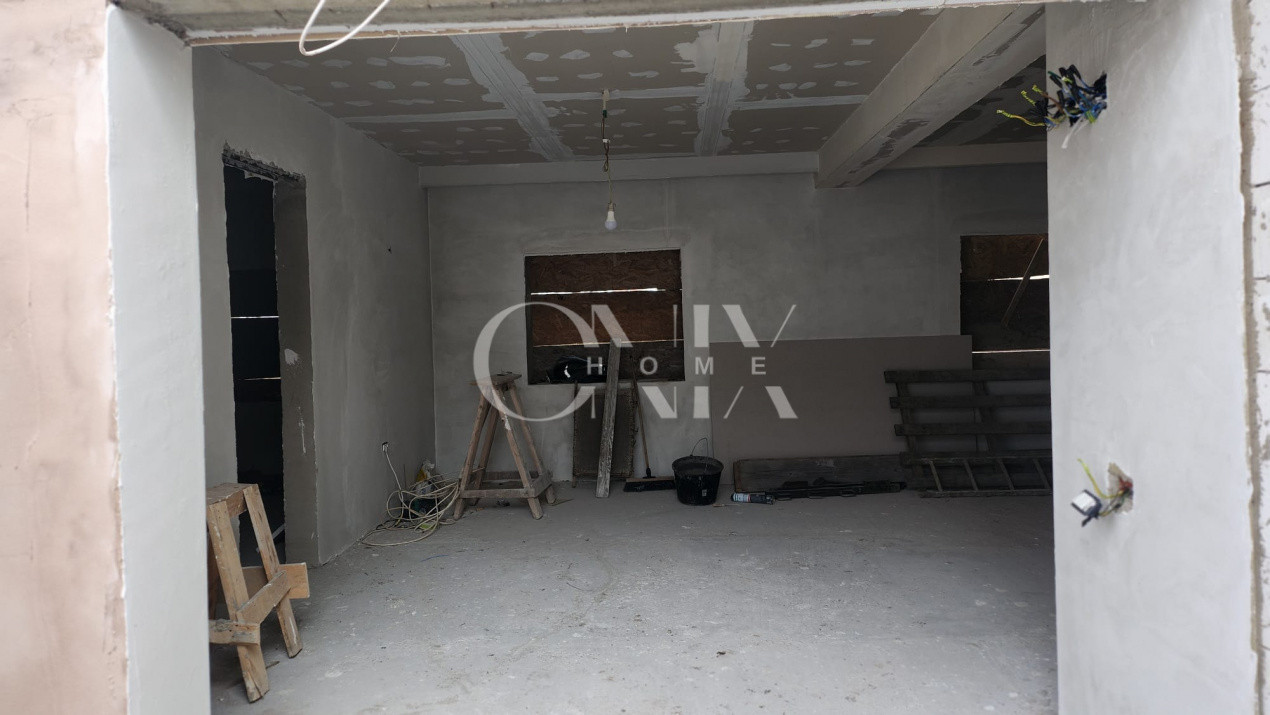 Casa nefinalizata 4 camere , zona Medeea