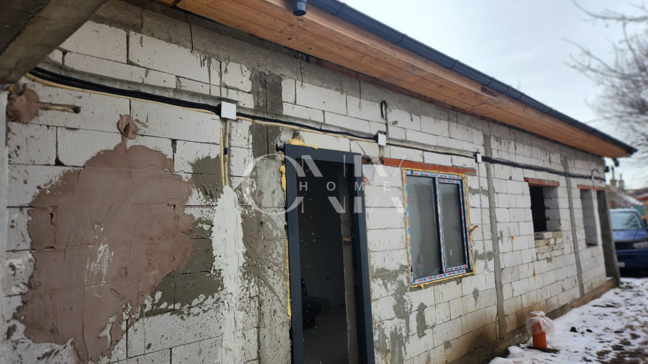 Casa nefinalizata 4 camere , zona Medeea