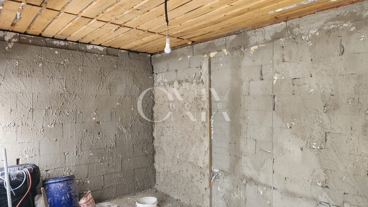 Casa nefinalizata 4 camere , zona Medeea