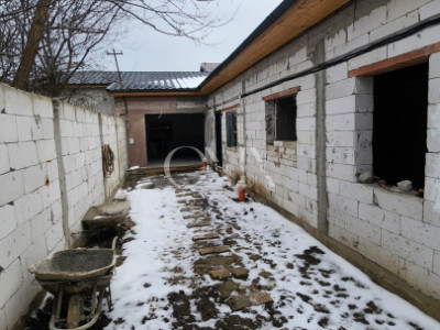 Casa nefinalizata 4 camere , zona Medeea