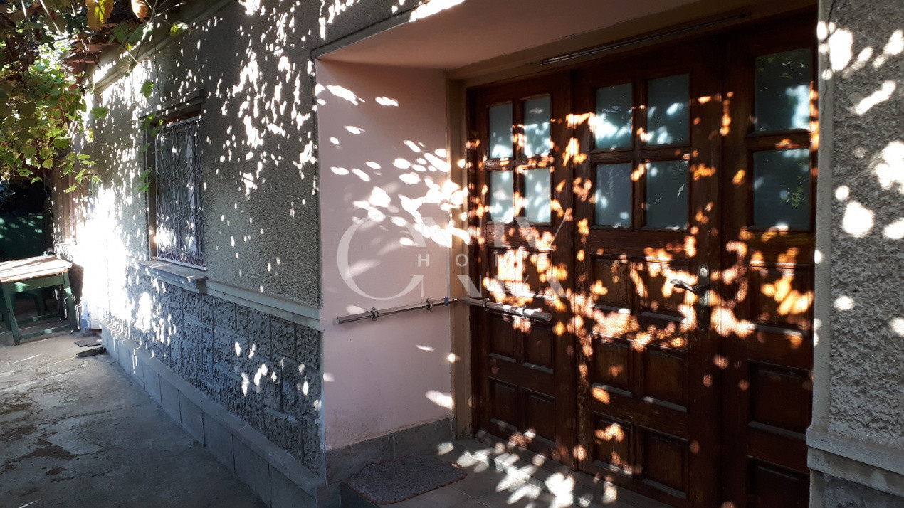 Casa batraneasca, zona Cet, 3 camere , 431 mp teren