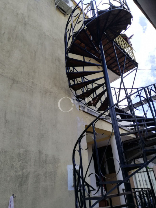 Apartament la vila, 3 camere semidecomandate