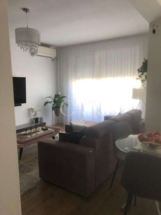 2 camere luminos, etaj 3/4, vedere la mare, mobilat complet