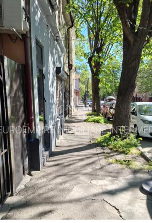 Spatiu comercial zona centrala parter cu demisol 40 mp