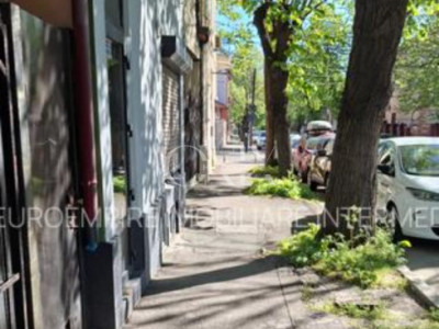 Spatiu comercial zona centrala parter cu demisol 40 mp