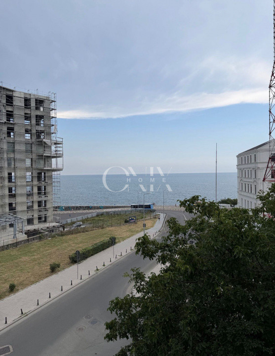 Apartament 3 camere renovat lux cu vedere la mare în Centrul Vechi