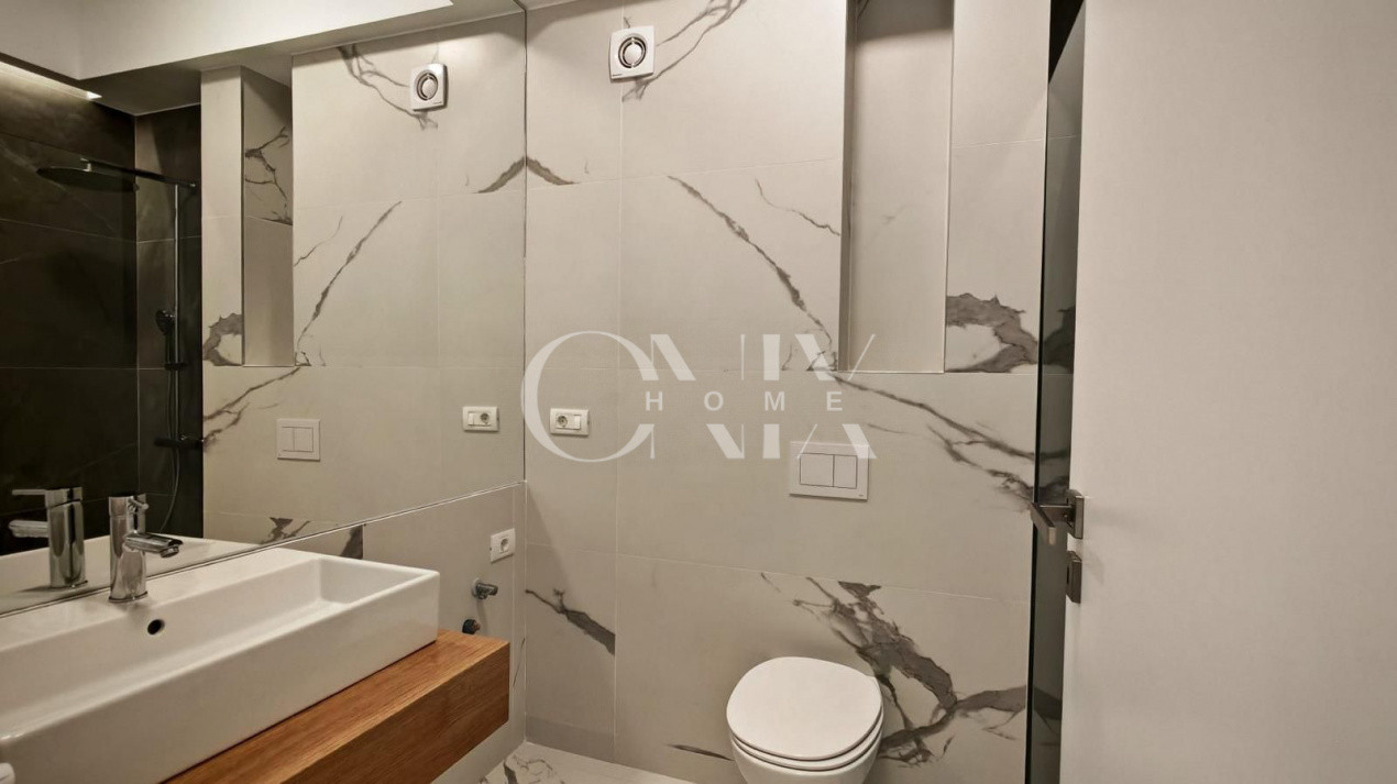 Studio spațios cu balcon mare și vedere laterală la mare în Tomis Vila