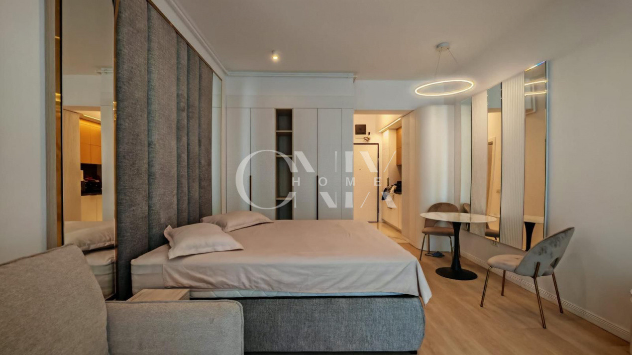 Studio spațios cu balcon mare și vedere laterală la mare în Tomis Vila