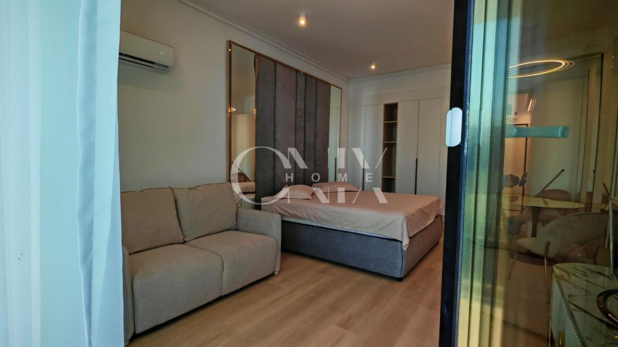 Studio spațios cu balcon mare și vedere laterală la mare în Tomis Vila
