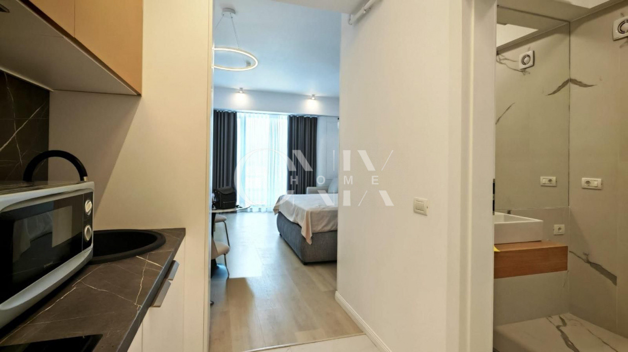 Studio spațios cu balcon mare și vedere laterală la mare în Tomis Vila