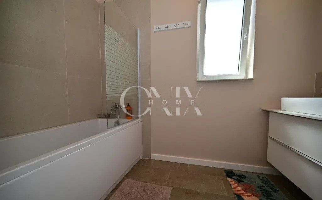 Apartament 3 camere 80 mp Mamaia Nord, aproape de mare