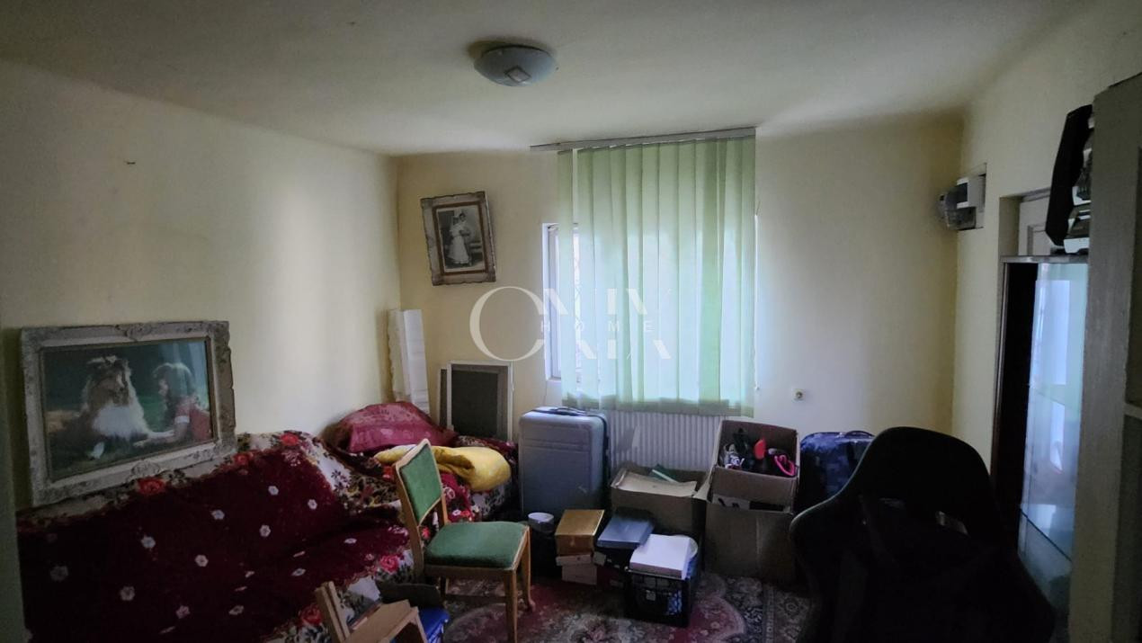 Casa batraneasca, 3 camere ,zona Medeea