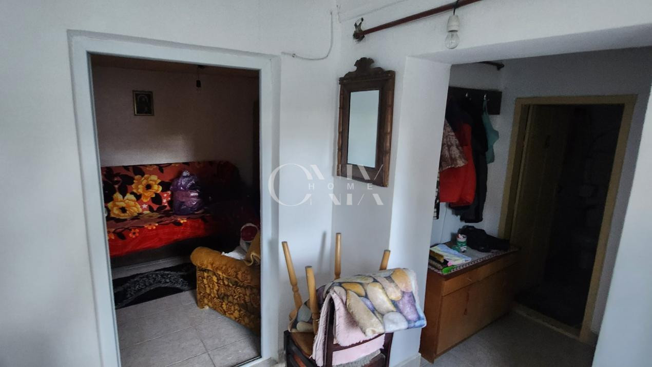 Casa batraneasca, 3 camere ,zona Medeea