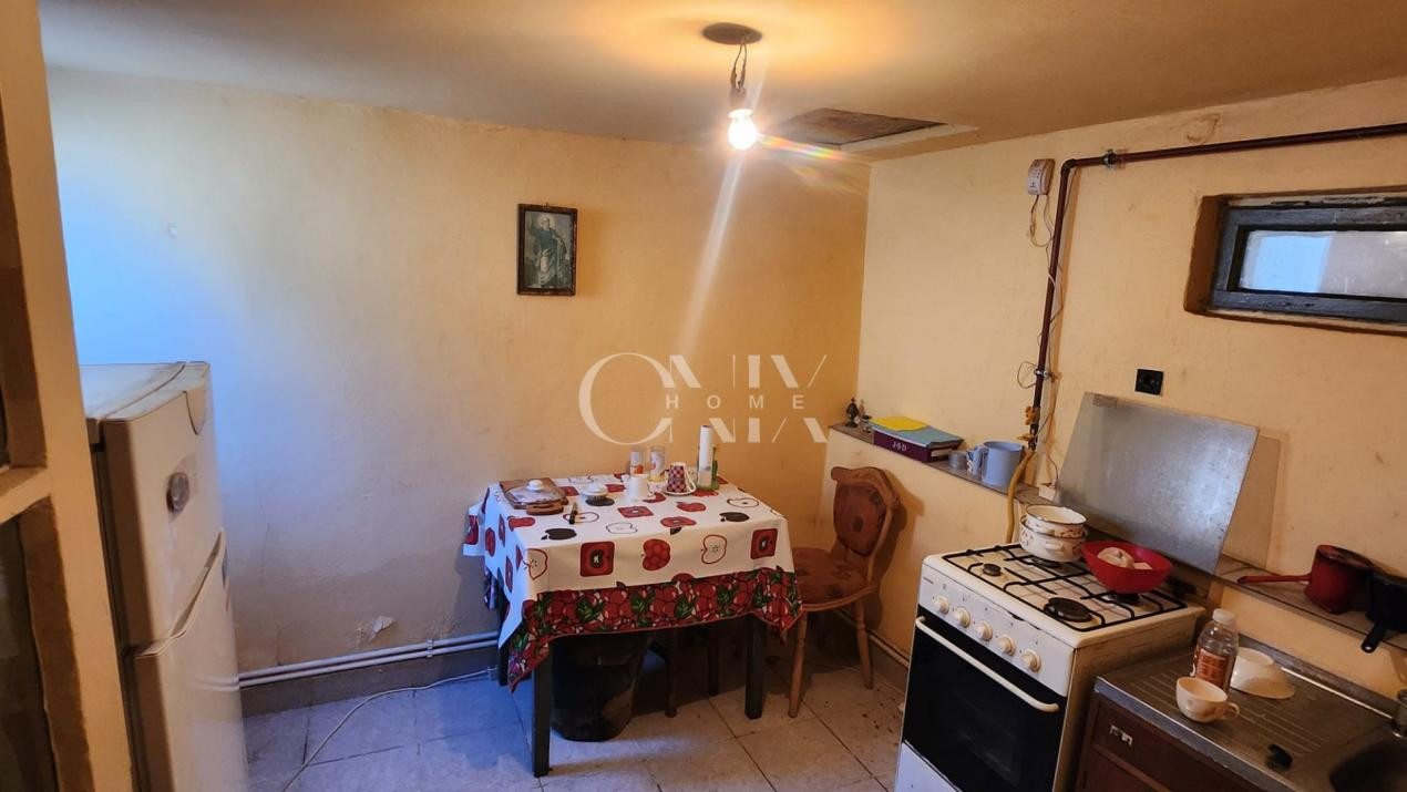 Casa batraneasca, 3 camere ,zona Medeea