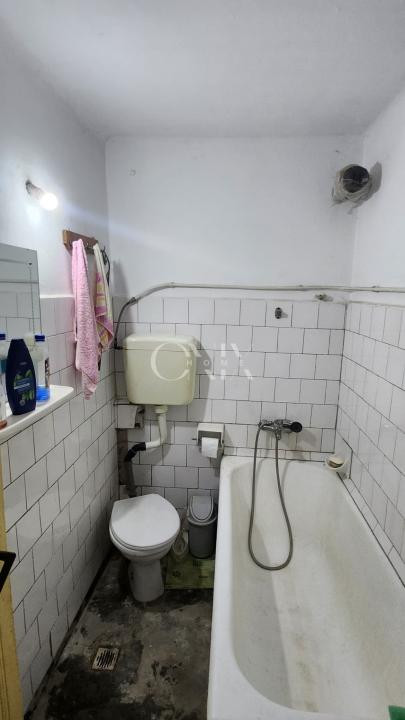 Casa batraneasca, 3 camere ,zona Medeea